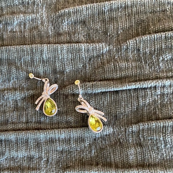 Peridot and diamond necklace and earring set - Picture 5 of 6